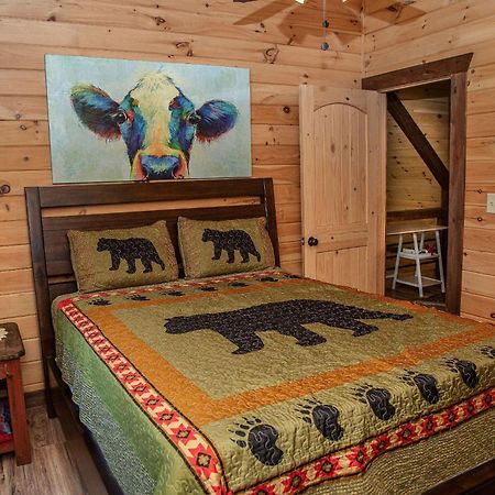 Adore The Smores Rustic Mountain Charm Outdoor Spaces And A Cozy Hot Tub Blue Ridge Bagian luar foto