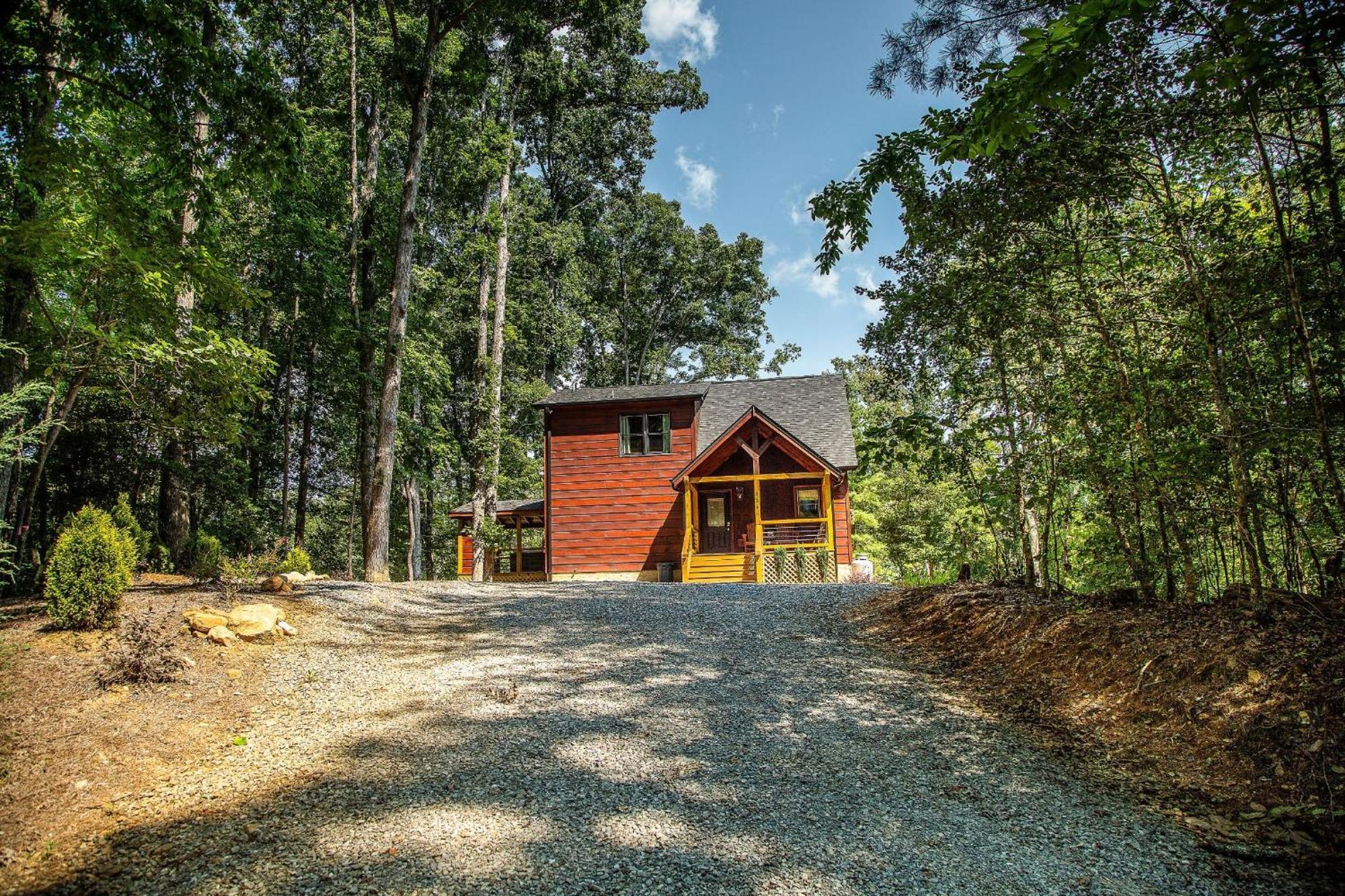 Adore The Smores Rustic Mountain Charm Outdoor Spaces And A Cozy Hot Tub Blue Ridge Bagian luar foto