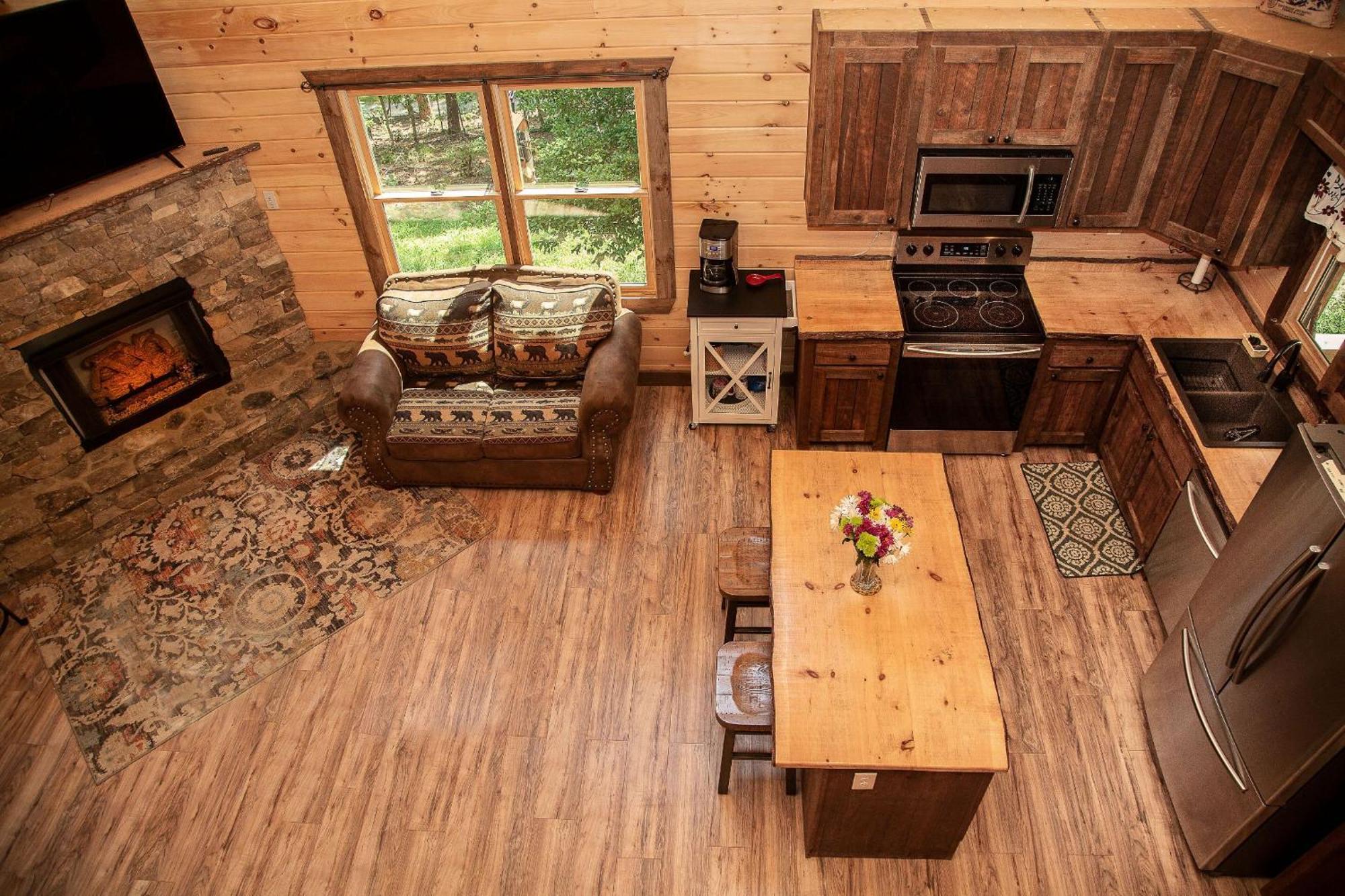 Adore The Smores Rustic Mountain Charm Outdoor Spaces And A Cozy Hot Tub Blue Ridge Bagian luar foto