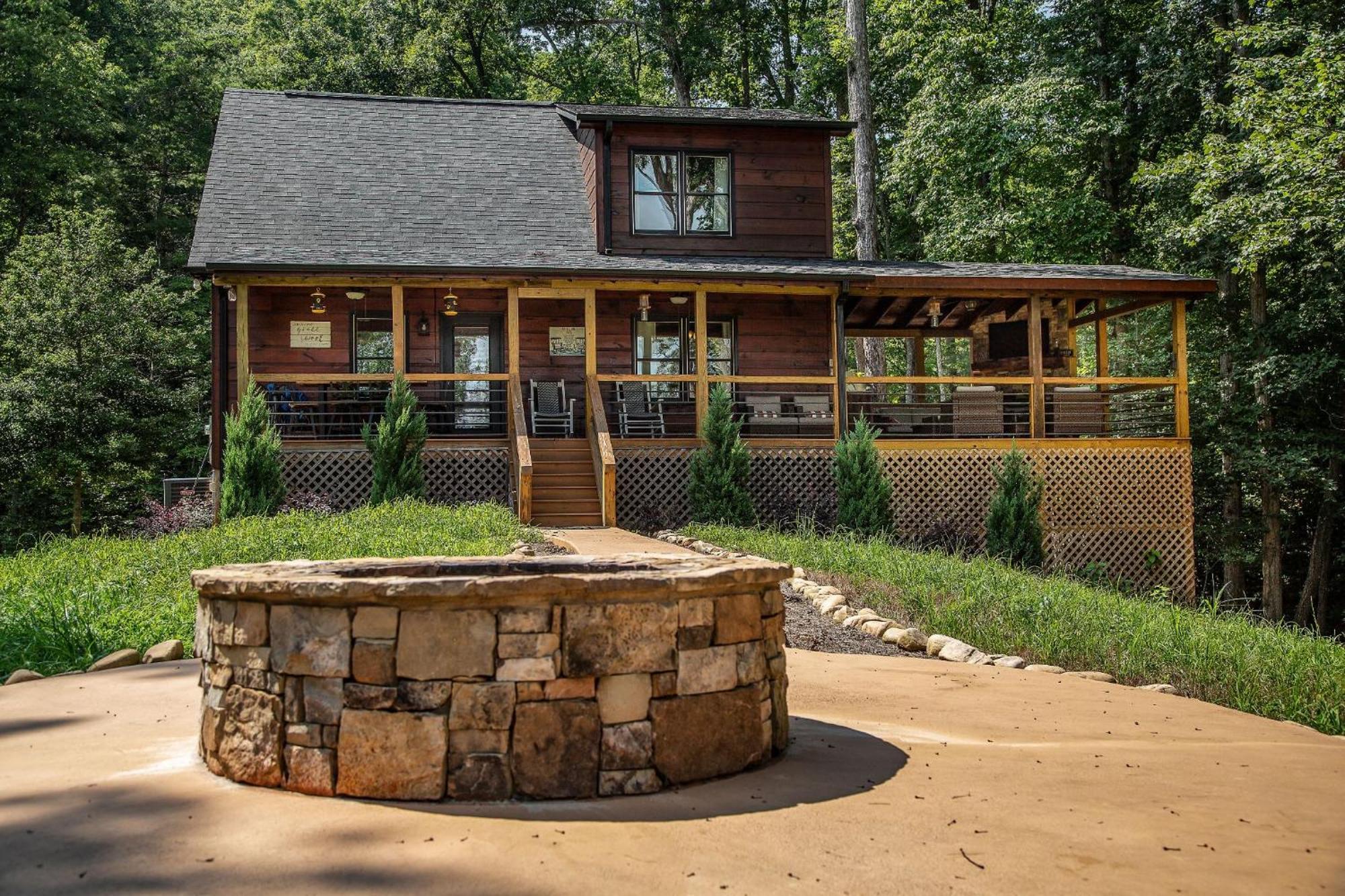 Adore The Smores Rustic Mountain Charm Outdoor Spaces And A Cozy Hot Tub Blue Ridge Bagian luar foto