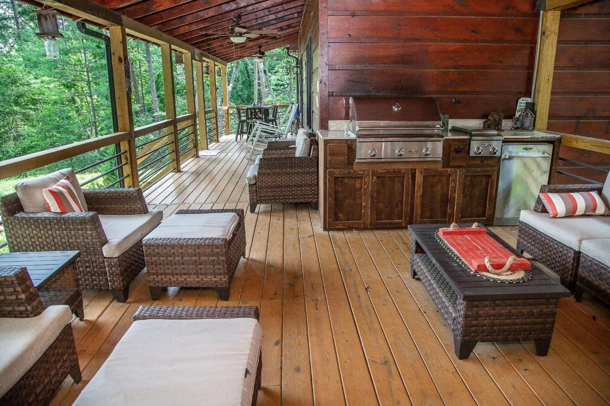 Adore The Smores Rustic Mountain Charm Outdoor Spaces And A Cozy Hot Tub Blue Ridge Bagian luar foto