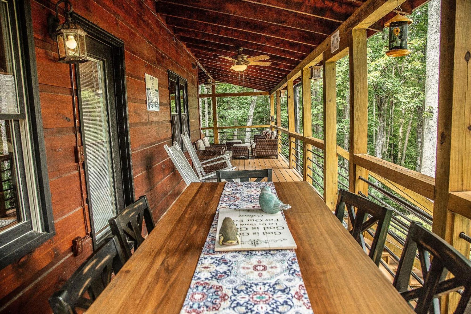 Adore The Smores Rustic Mountain Charm Outdoor Spaces And A Cozy Hot Tub Blue Ridge Bagian luar foto