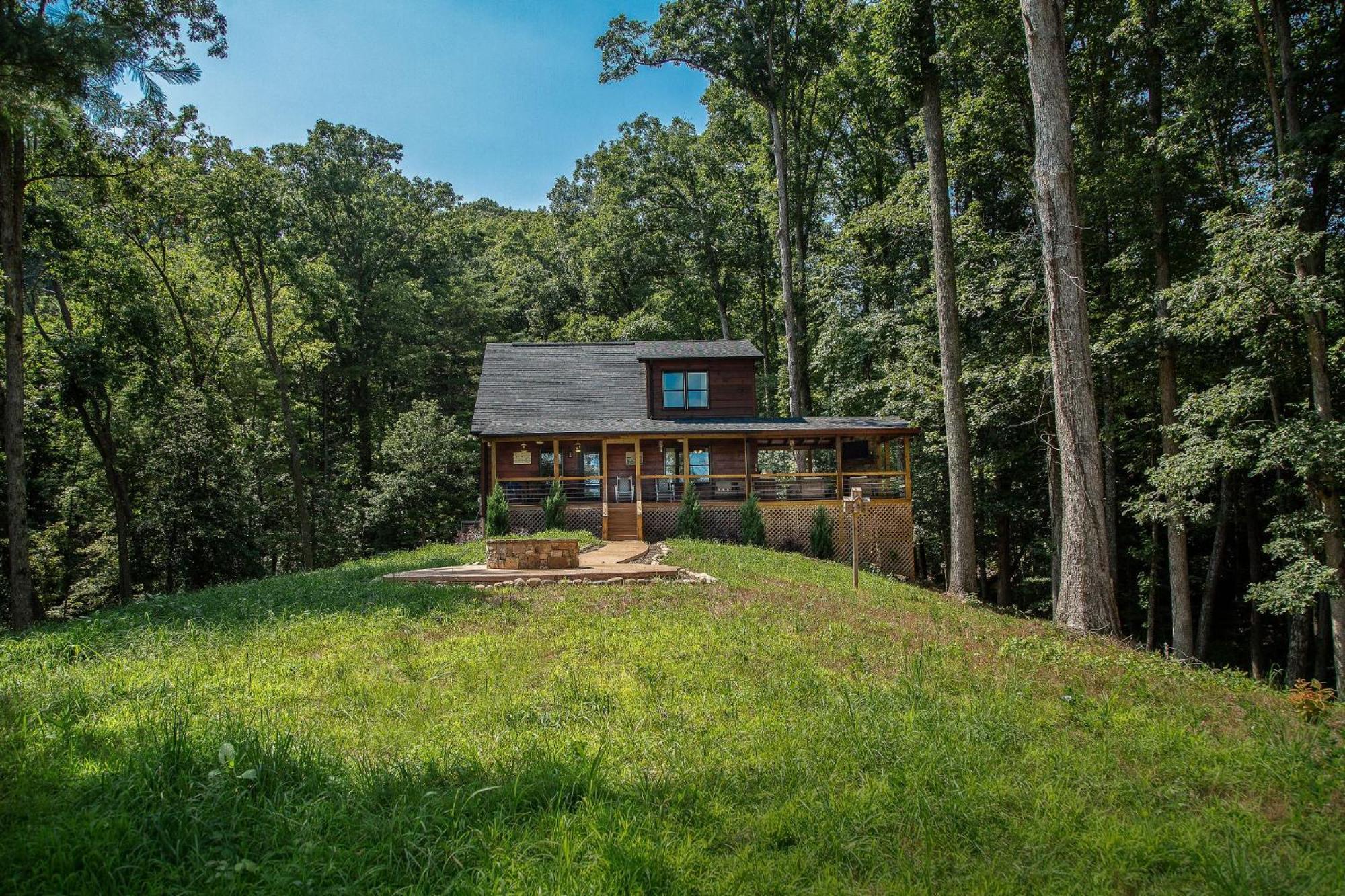 Adore The Smores Rustic Mountain Charm Outdoor Spaces And A Cozy Hot Tub Blue Ridge Bagian luar foto